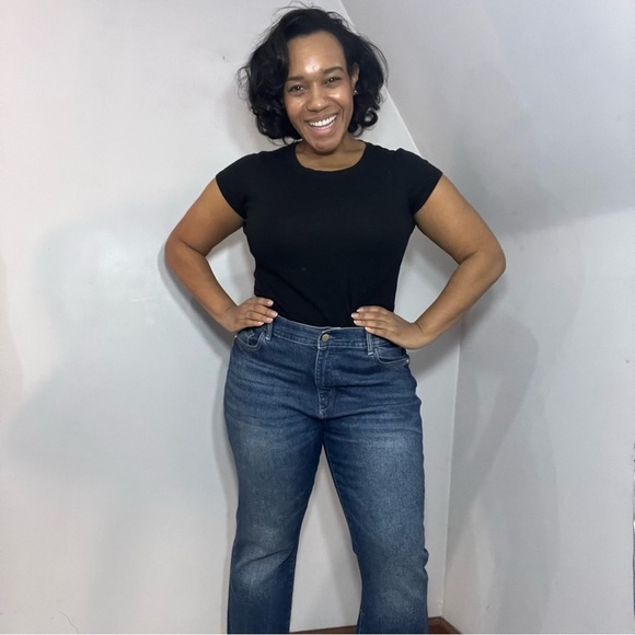 DL1961 medium wash cropped jeans semi-flared leg comfy denim bootcut relaxed fit - Picture 14 of 14